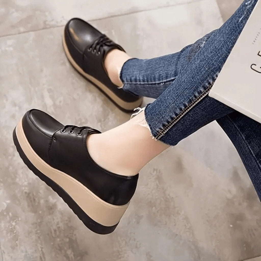basket-noir-femme-cloud-flex-luxe-pied