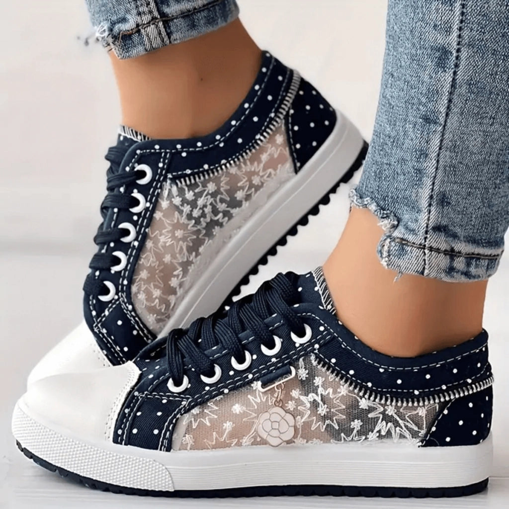 baskets-blanche-femme-dora-strike-luxe-pied