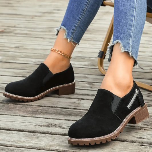 chaussure-femme-noire-leger-stride-luxe-pied