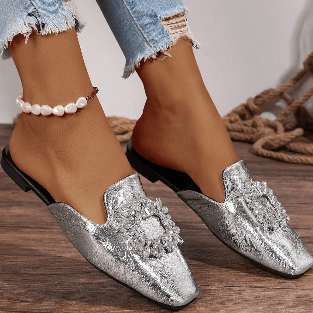 mules-en-cuir-pour-femme-cristally-luxe-pied