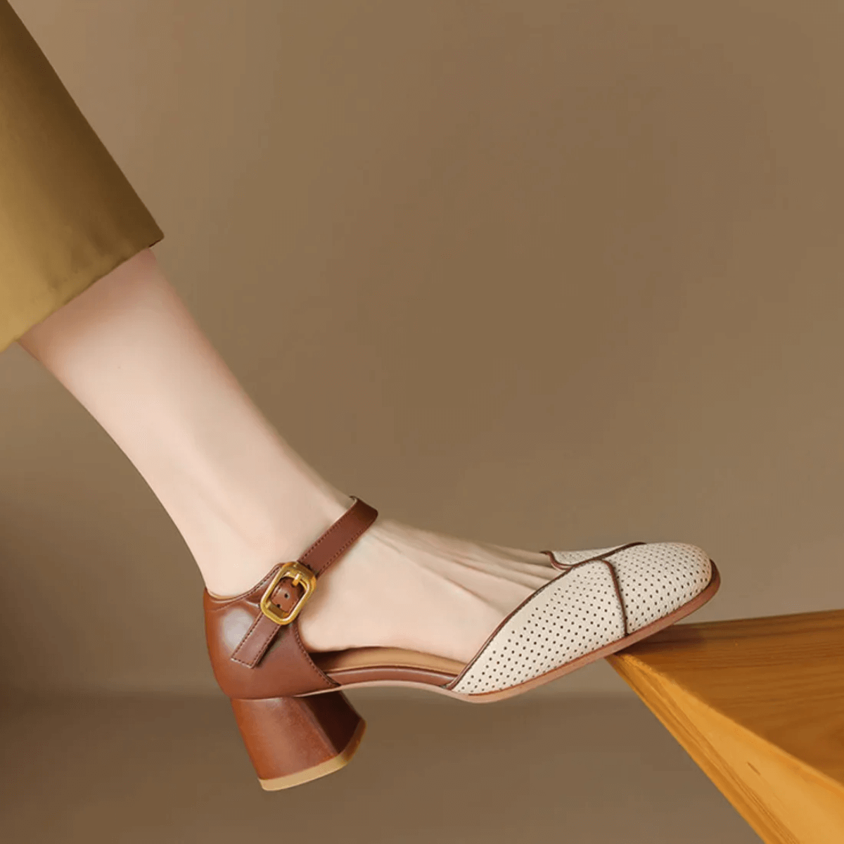 mules-en-cuir-pour-femme-elegance-luxe-pied