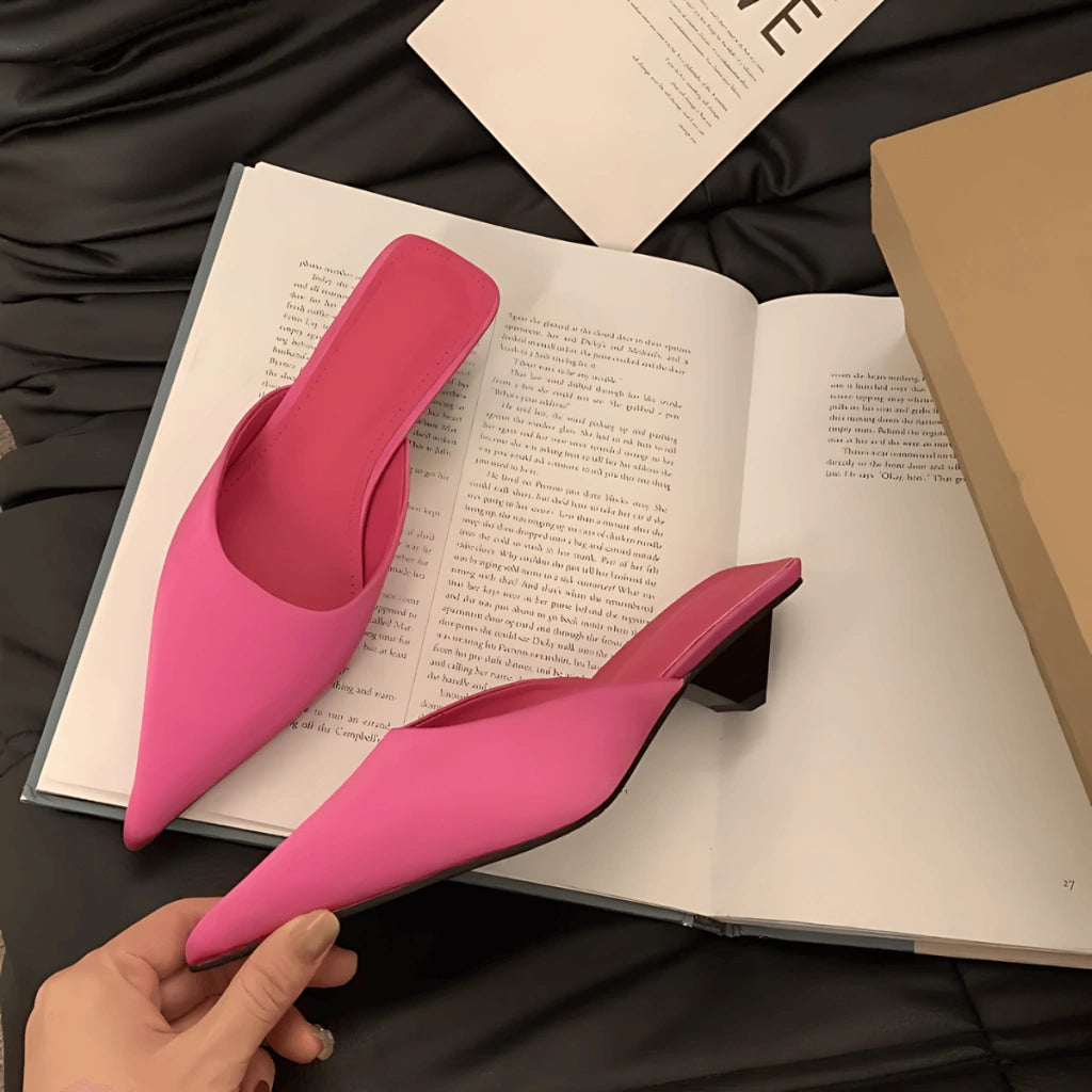mules-pour-femmes-en-cuir-aura-luxe-pied