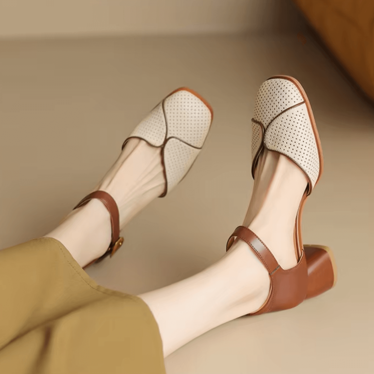 mules-pour-femmes-en-cuir-elegance-luxe-pied
