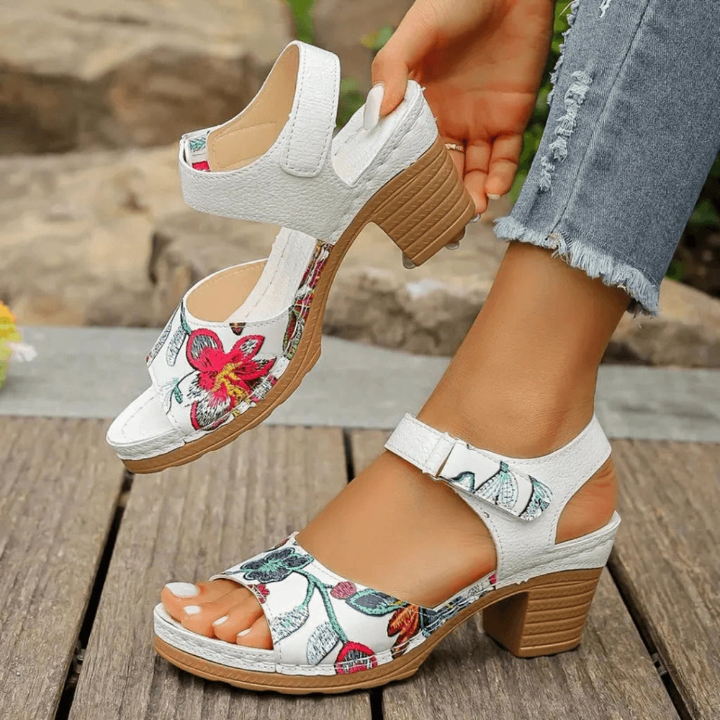 sandale-femme-em-cuir-classic-floral-luxe-pied