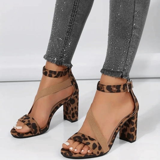 sandale-femme-fleur-de-velours-luxe-pied