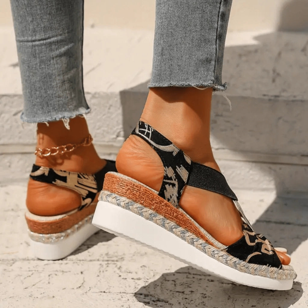 sandale-femme-noir-sublime-pass-luxe-pied